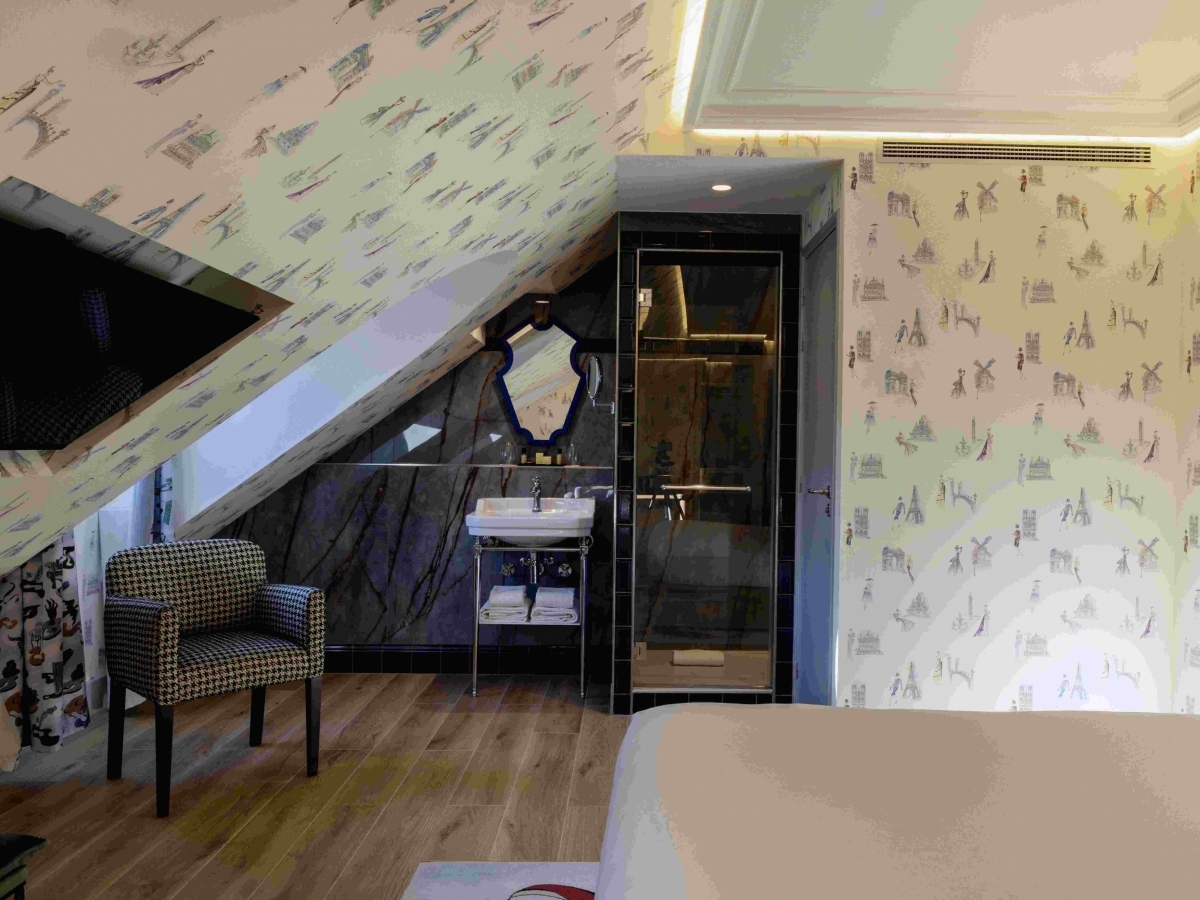Bagno della camera Junior Suite dell'Hotel Le Magnifique, sulla Rive Gauche di Parigi